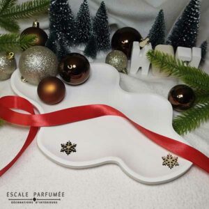 Plateau-Le-Tsunami-en forme de vagues par-Escale-Parfumée