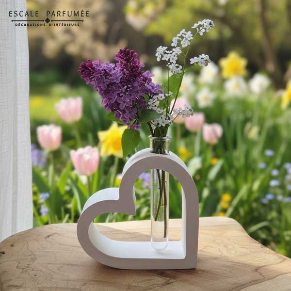 Vase L'Elixir en Gypse Blanc - en forme de cœur par Escale Parfumée