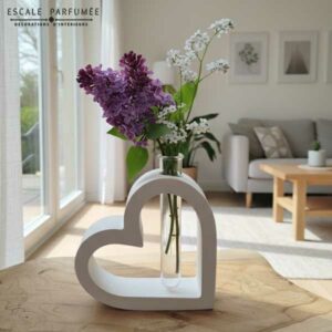 Vase L'Elixir en Gypse Blanc - en forme de cœur par Escale Parfumée