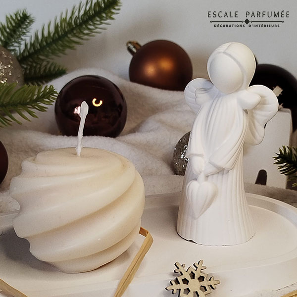 Figurine mise en scène sur un plateau - Cœur-d'Ange-en-gypse-Escale-parfumée