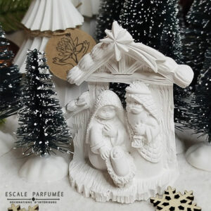 Douce-Nativité-en-gypse-Escale-parfumée