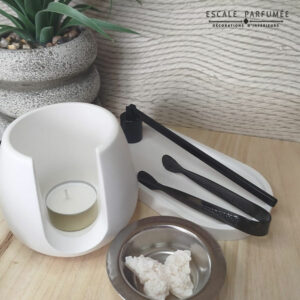 Brûle parfums composé d'un socle et de sa soucoupe en acier